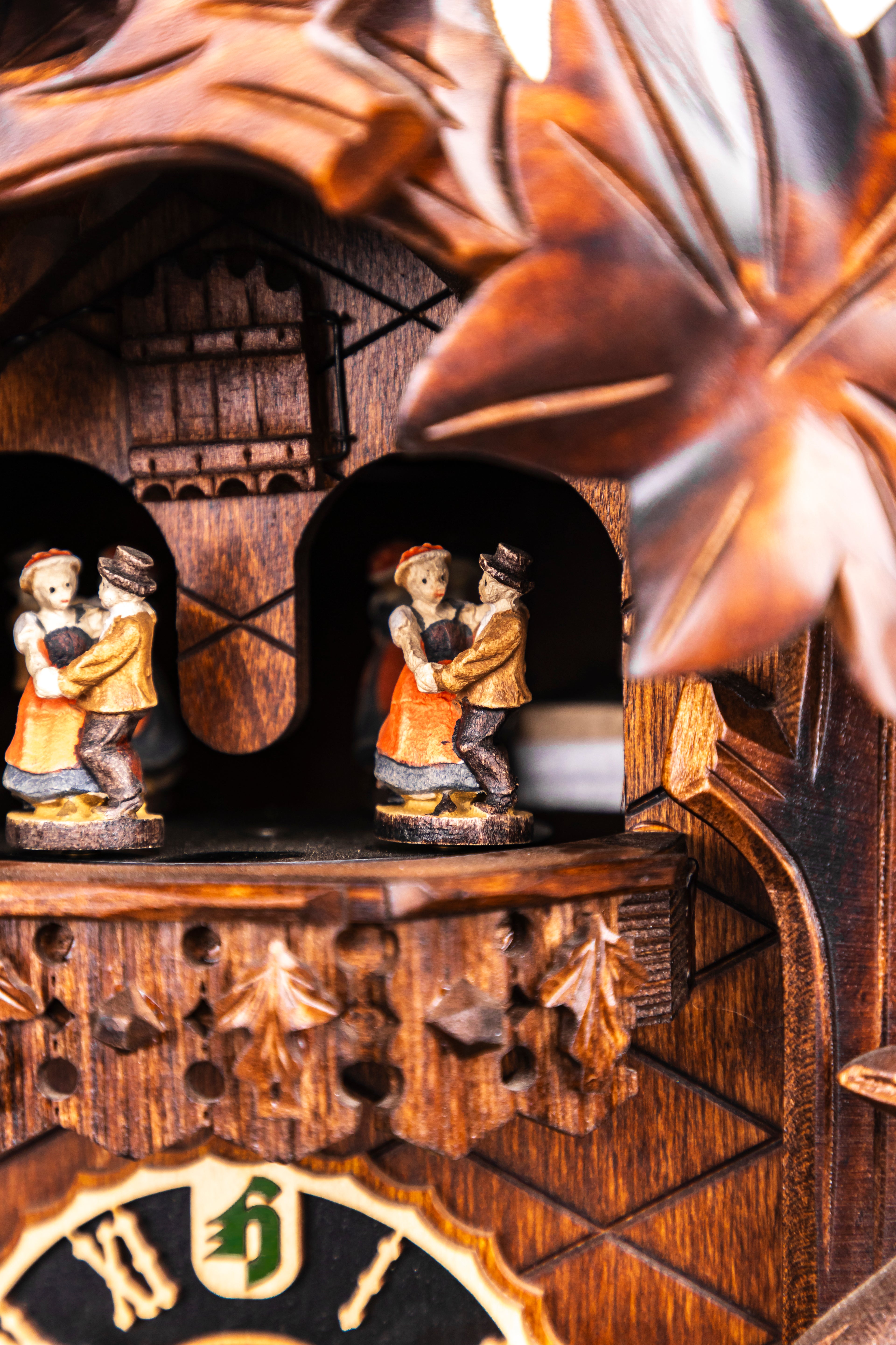 KM 15 - 5 Leaves , 2 Birds with Turning Dancers