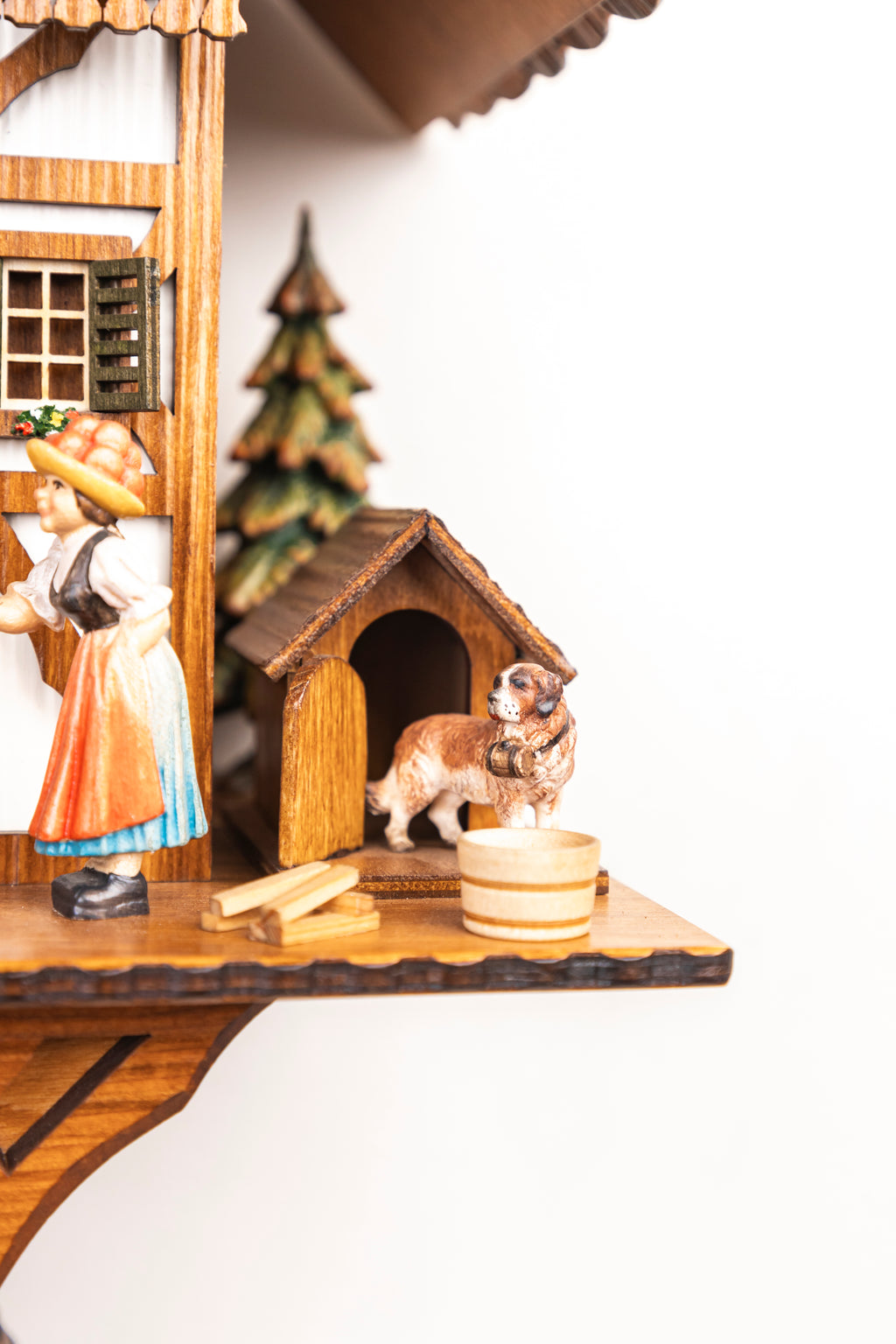 KM 16 - Blackforest Women with Turning Dancers