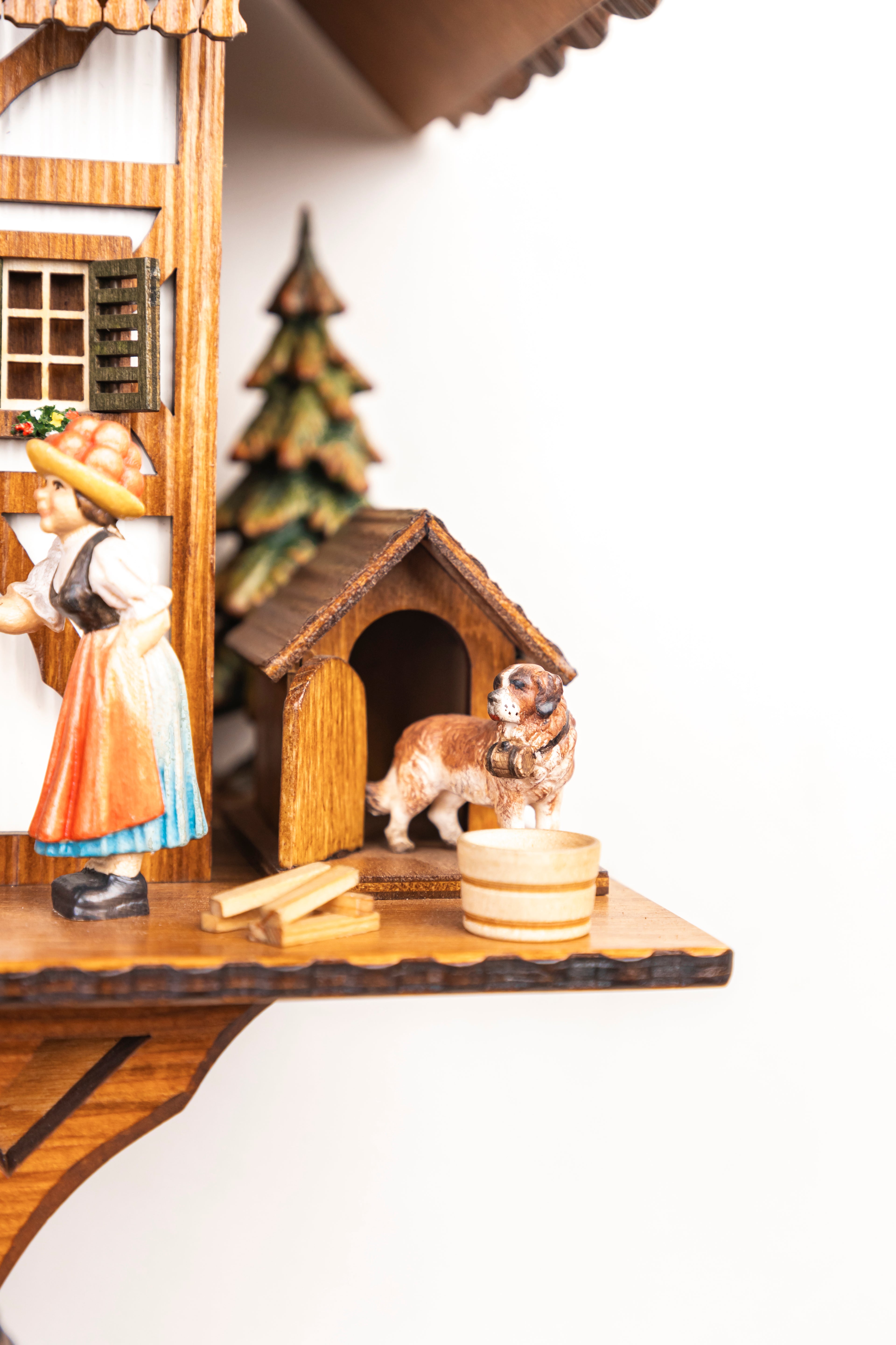 KM 16 - Blackforest Women with Turning Dancers