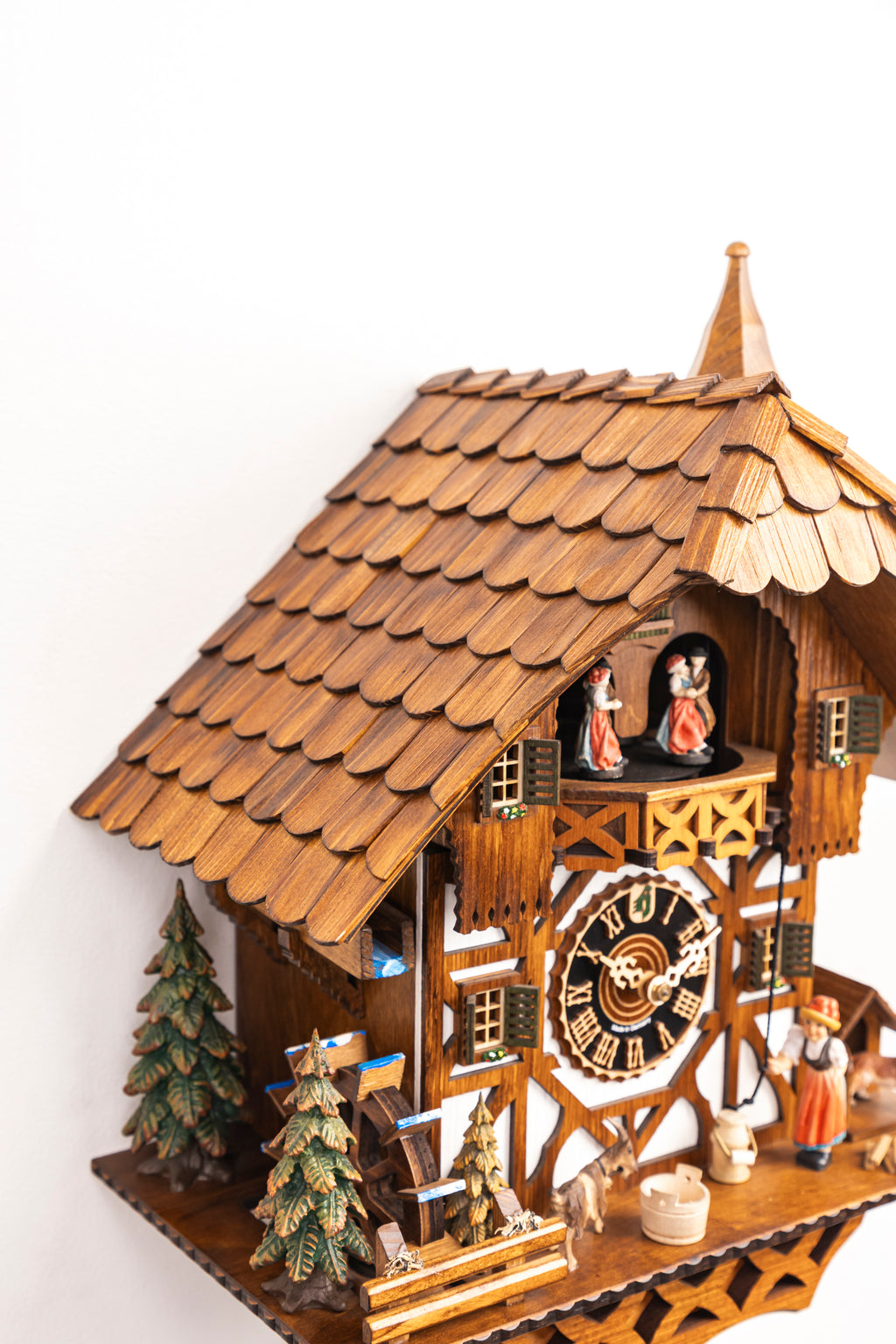 KM 16 - Blackforest Women with Turning Dancers