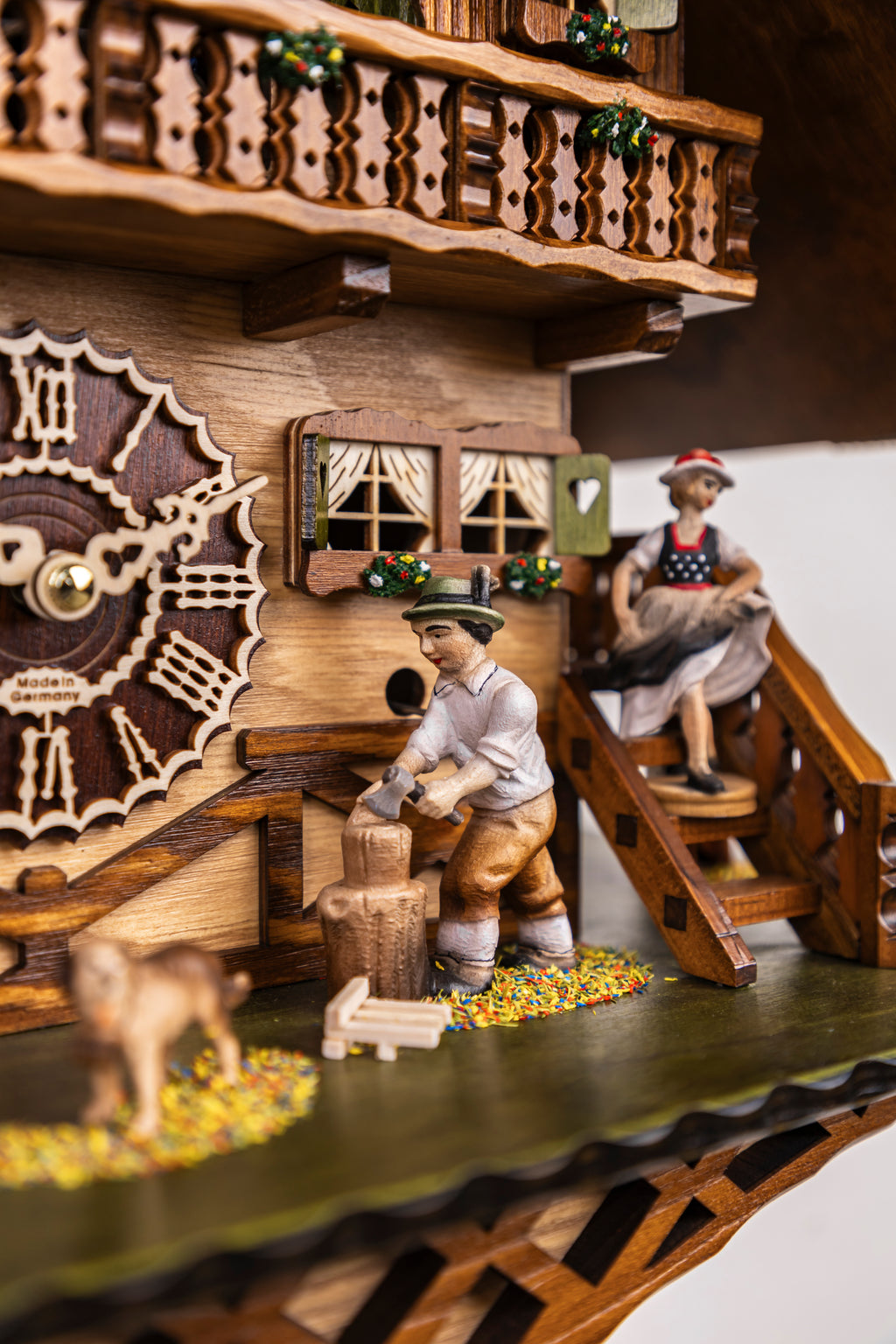 KQ 33 - Wood Cutter with Lady