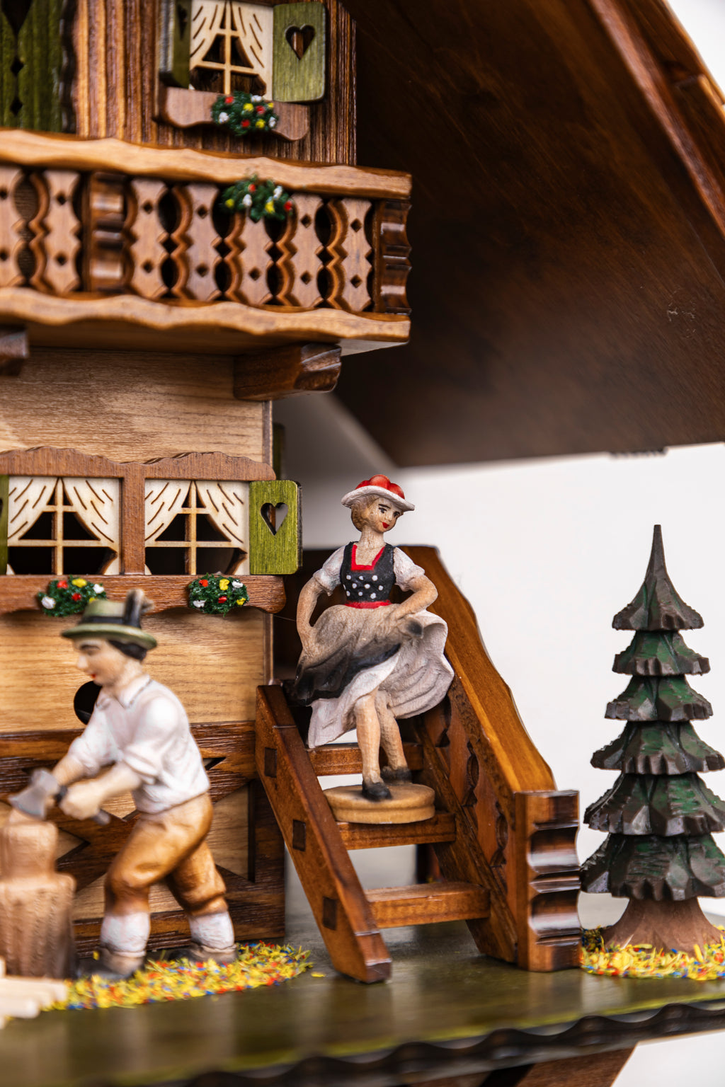 KQ 33 - Wood Cutter with Lady