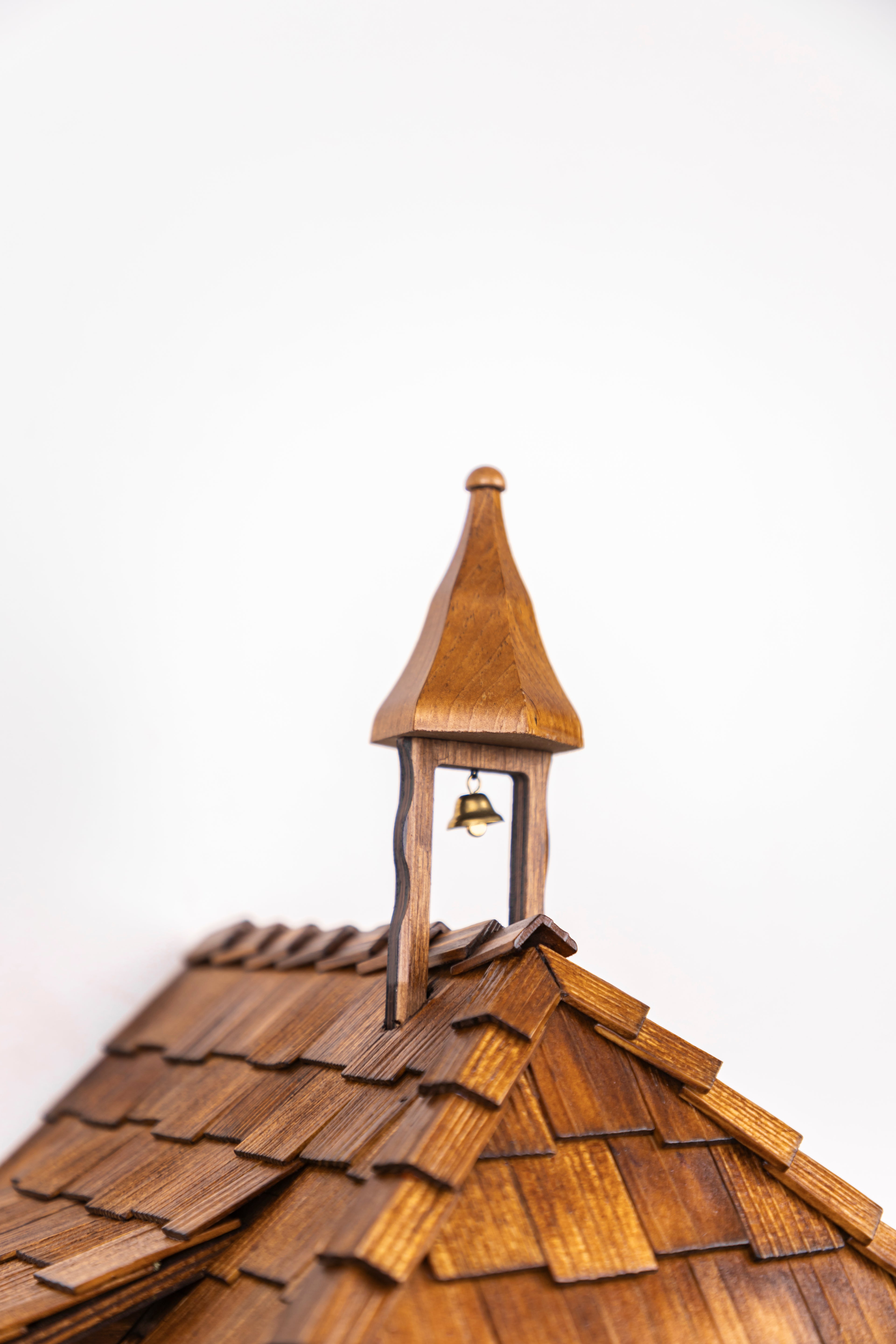 KQ 33 - Wood Cutter with Lady