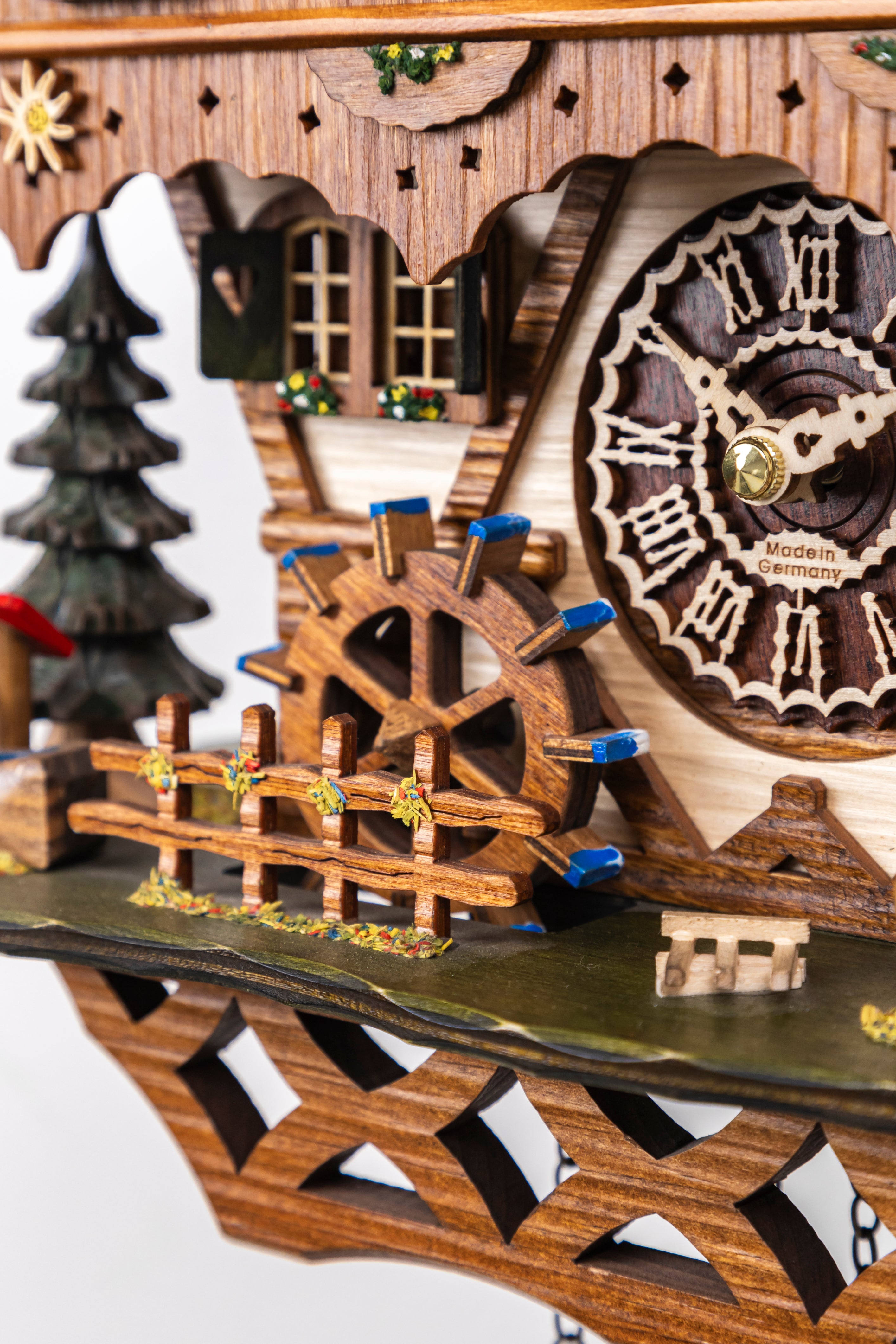 KQ 27- Wine Drinker with Red Roof