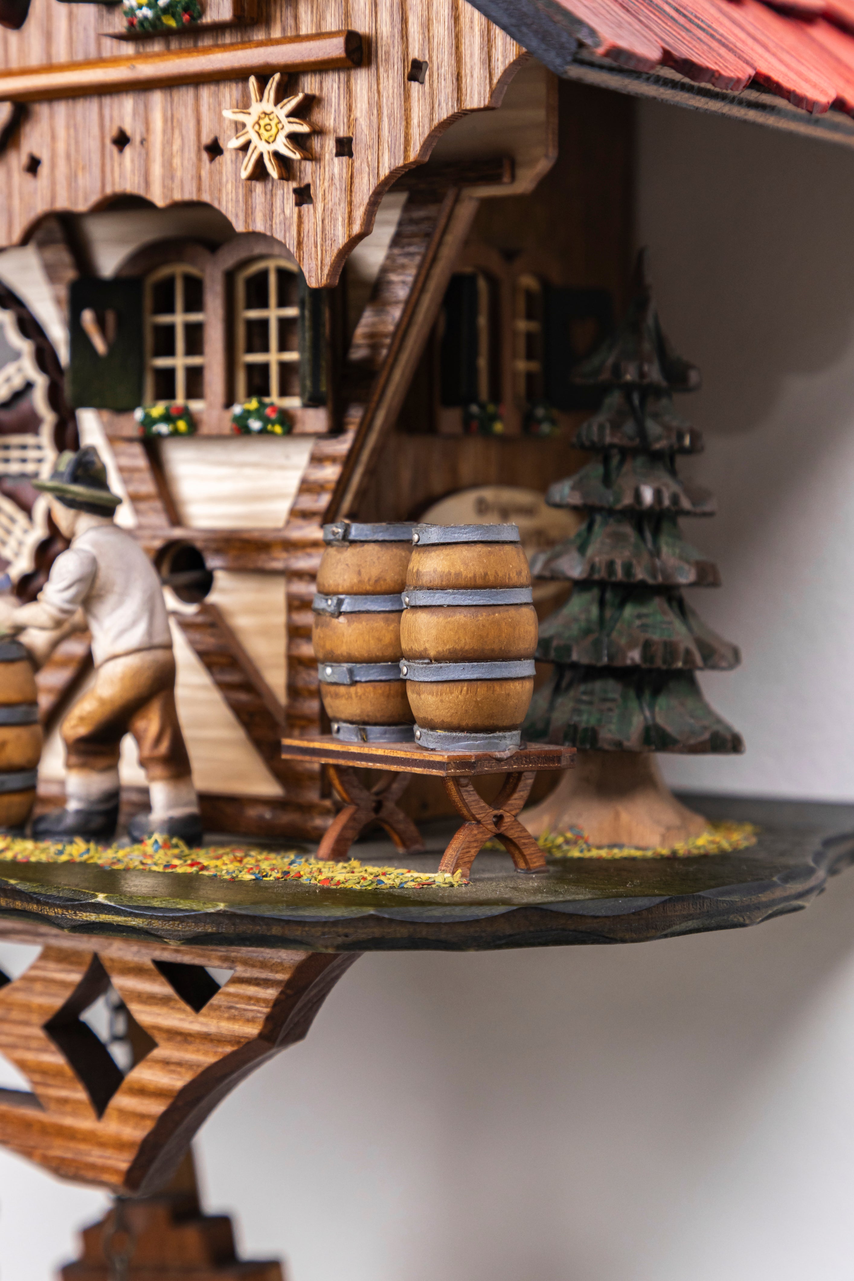 KQ 27- Wine Drinker with Red Roof