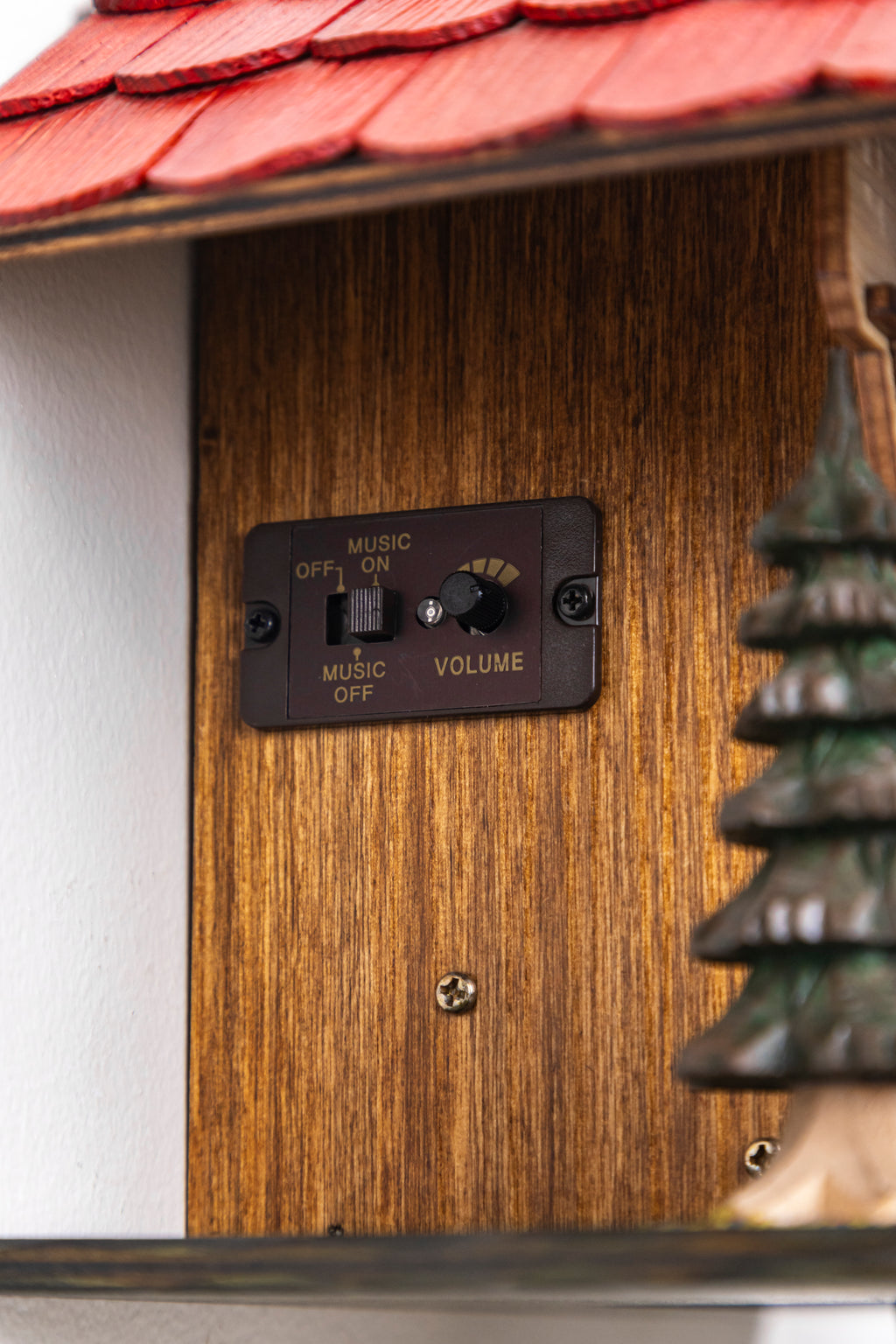 KQ 27- Wine Drinker with Red Roof